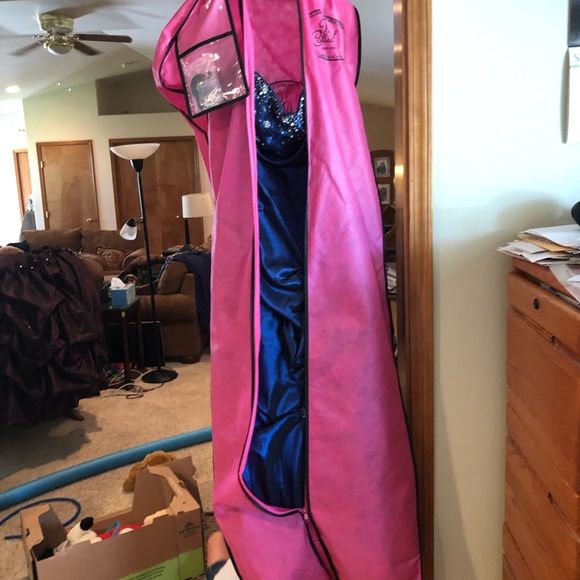 Floor length ball gown - Picture 6 of 6